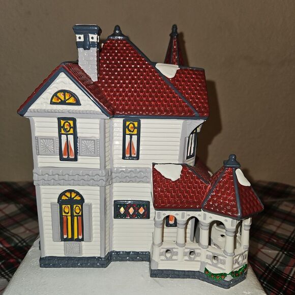 Department 56 "Queen Anne Victorian" Handpainted Ceramic Holiday Village Decor - Picture 4 of 10